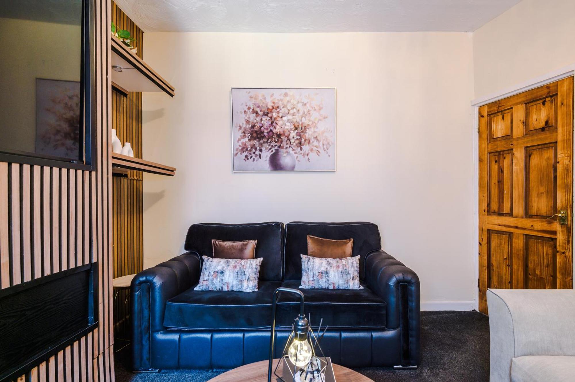Stylish 3Br Family Home Near Coop Live And Etihad Stadium - Free Parking! — Photos 2